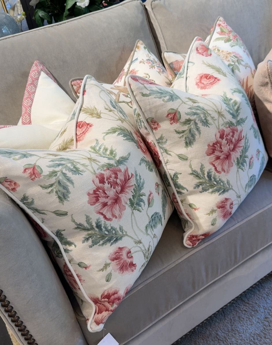 Pute i 50x50 i blomstrete stoff fra Colefax&Fowler u/innmat