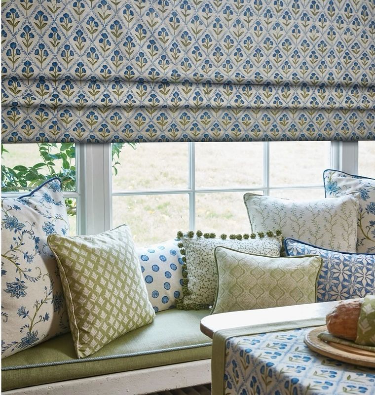Liftgardin i stoffet CHATSWORTH CORNFLOWER (PTS119)