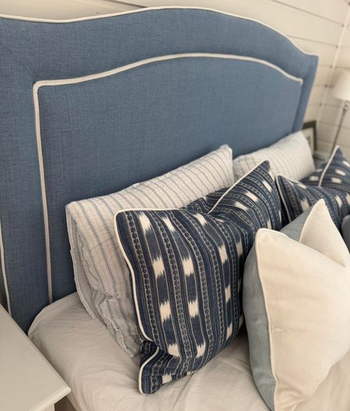 Hovedbilde Sengagavl trukket i stoffet Linara - med piping 