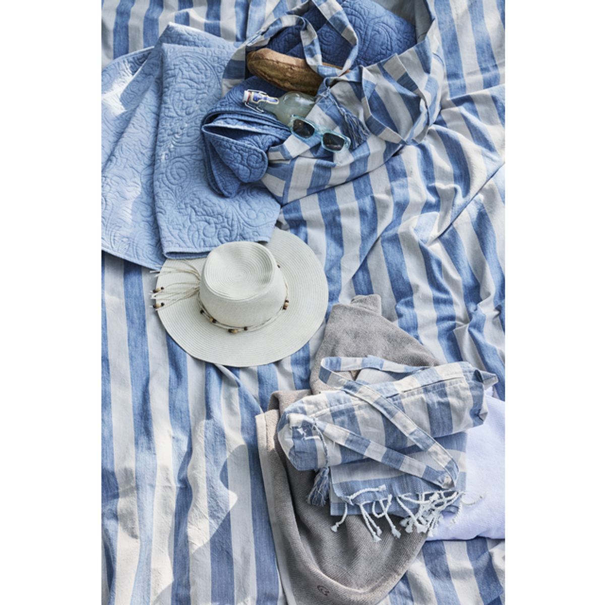 Isabelle throw 170X130cm, Light Blue  - sengeteppe